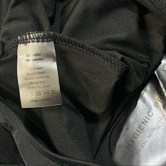 One-Piece Small Swimsuit with Cut-Outs Black - Picture 4 of 4